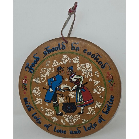 Enesco Dutch Folk Art Wood Wall Hang Food Should be Cooked with Lots of Love 9" - Picture 1 of 10
